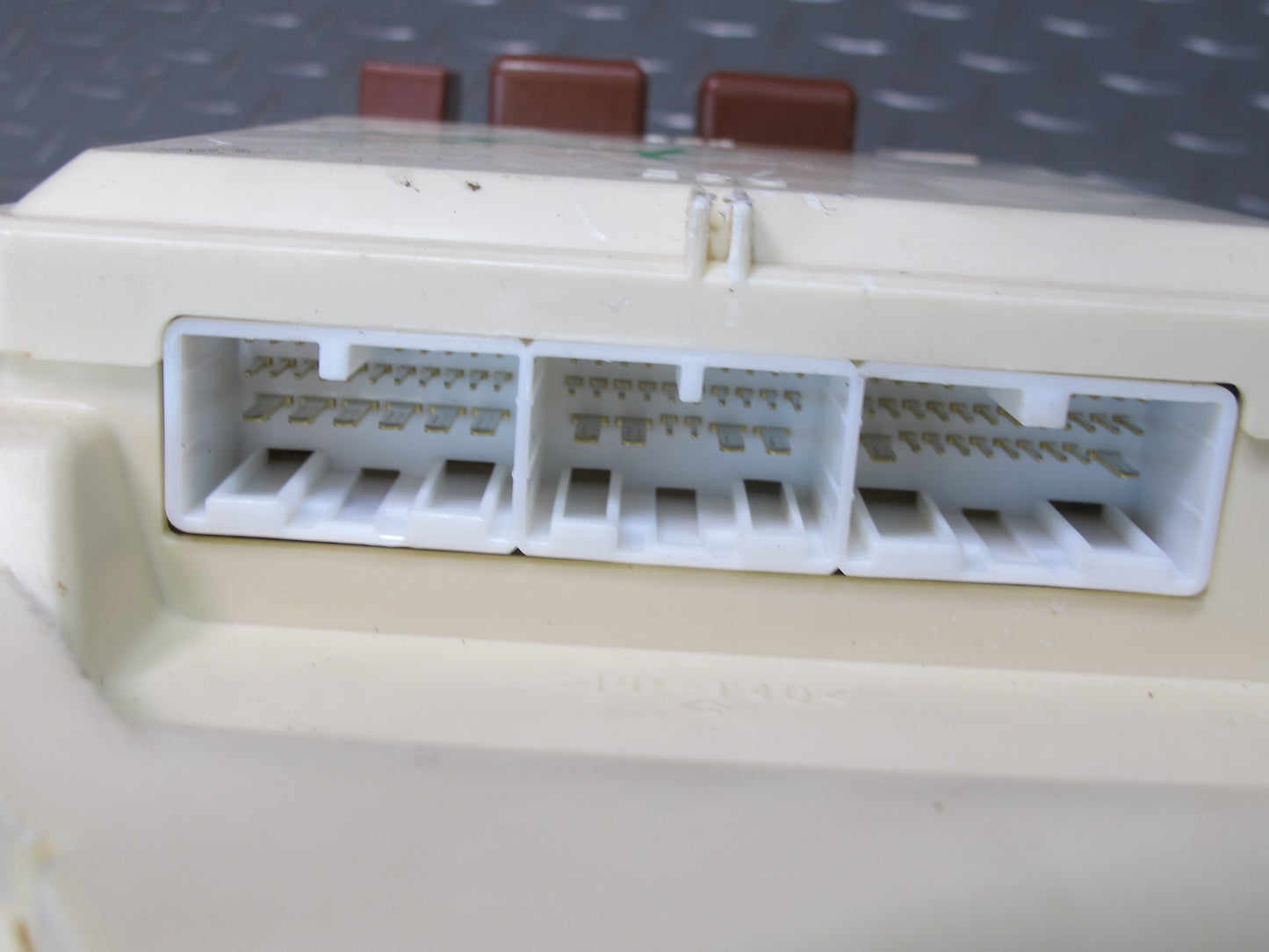 2003-2007 Lexus UZJ100L LX470 Dash Front Left Junction Cabin Fuse Relay Box