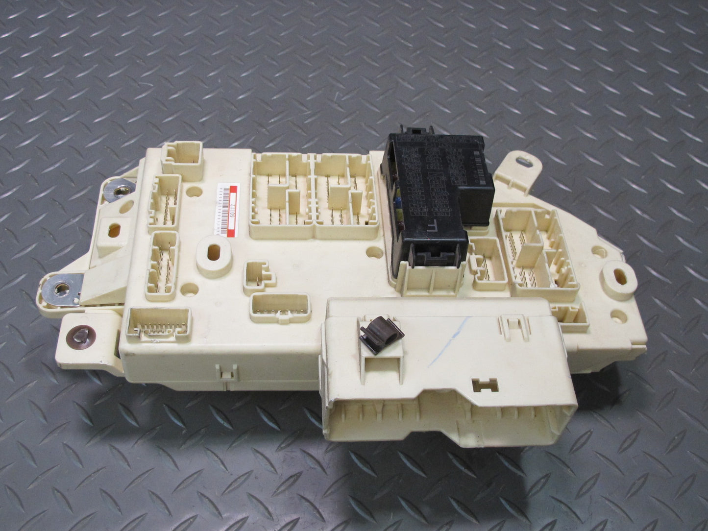 2003-2007 Lexus UZJ100L LX470 Dash Front Left Junction Cabin Fuse Relay Box