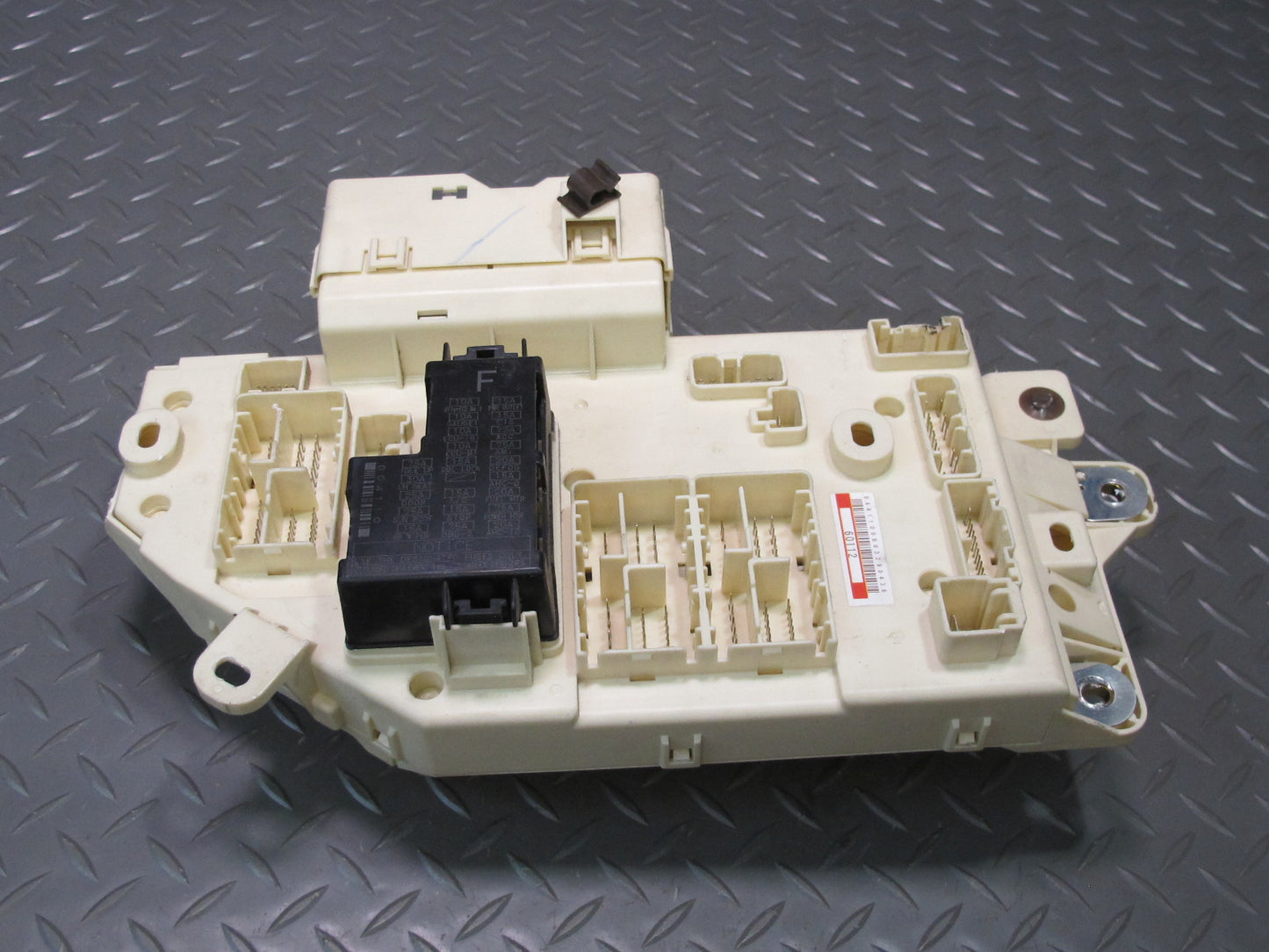 2003-2007 Lexus UZJ100L LX470 Dash Front Left Junction Cabin Fuse Relay Box