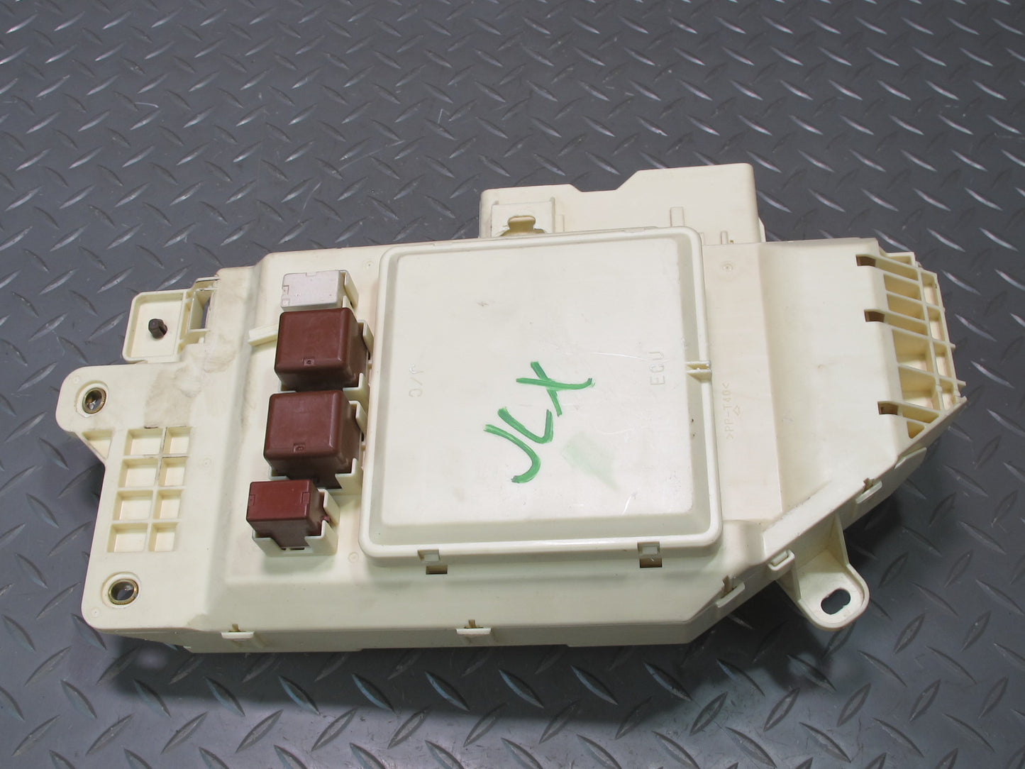 2003-2007 Lexus UZJ100L LX470 Dash Front Left Junction Cabin Fuse Relay Box