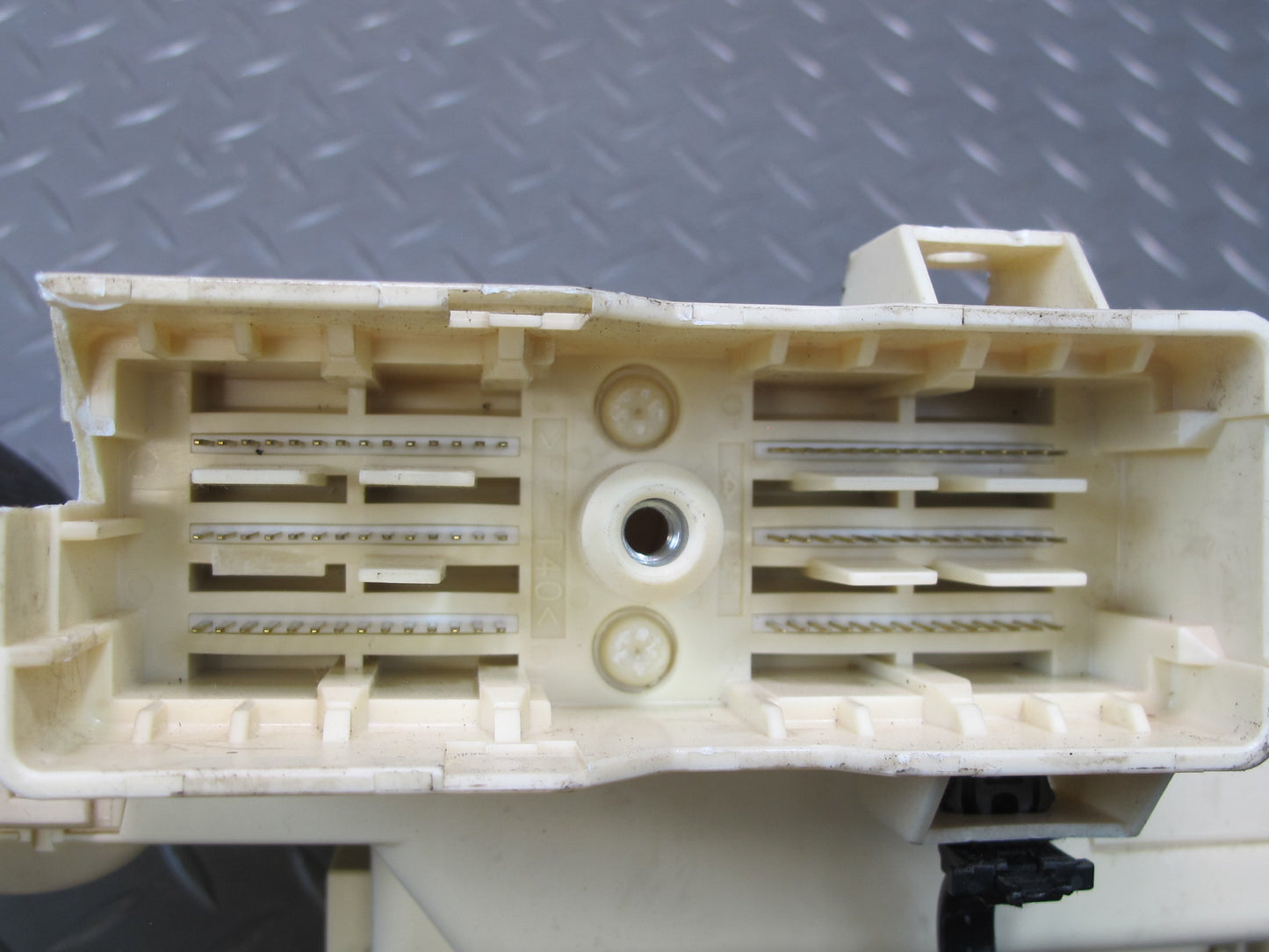 2003-2007 Lexus UZJ100L LX470 Dash Front Right Junction Cabin Fuse Relay Box