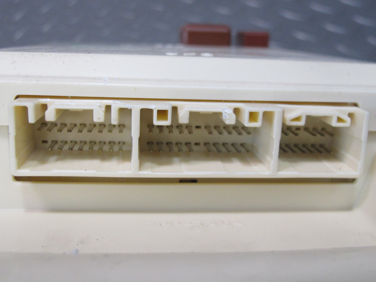 2003-2007 Lexus UZJ100L LX470 Dash Front Right Junction Cabin Fuse Relay Box