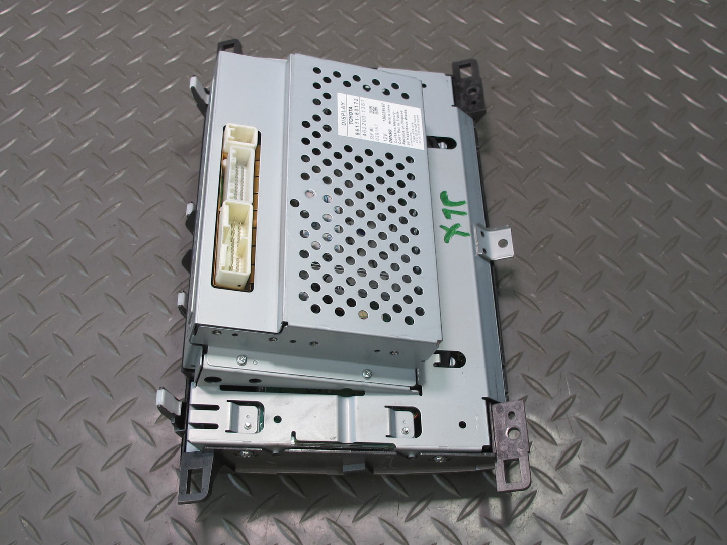 2003-2007 Lexus UZJ100L LX470 Dash GPS Navigation Screen Display 86111-60172