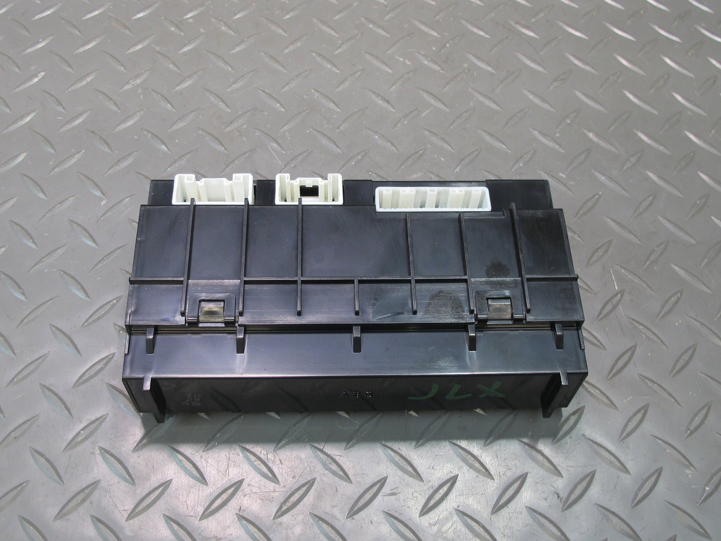 2003-2007 Lexus UZJ100L LX470 A/C Air Condition Amplifier Control Module OEM