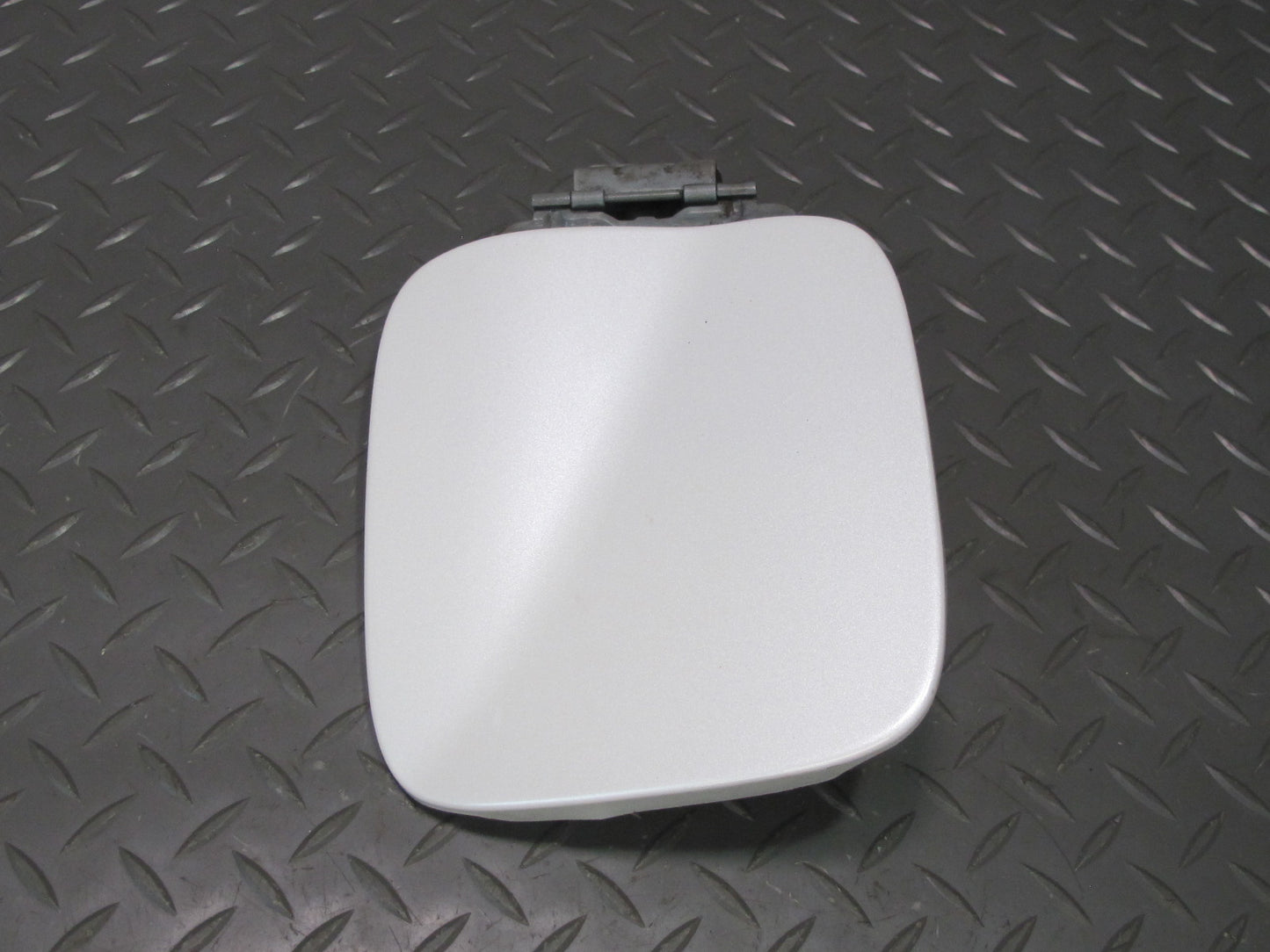 2003-2007 Lexus UZJ100L LX470 Fuel Tank Filler Door Lid Cover w Cap