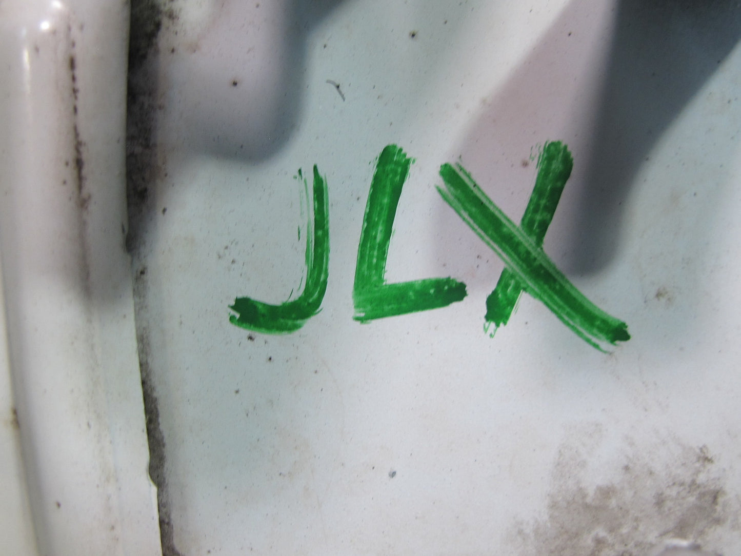 2003-2007 Lexus UZJ100L LX470 Fuel Tank Filler Door Lid Cover w Cap