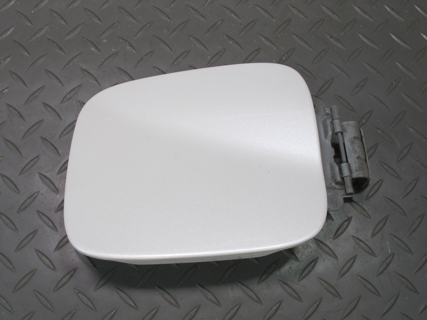 2003-2007 Lexus UZJ100L LX470 Fuel Tank Filler Door Lid Cover w Cap