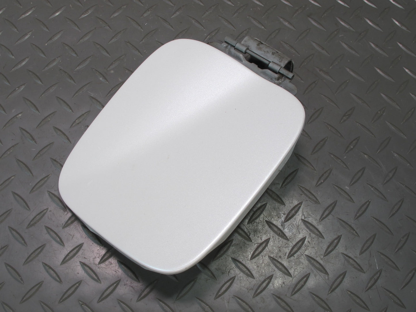 2003-2007 Lexus UZJ100L LX470 Fuel Tank Filler Door Lid Cover w Cap