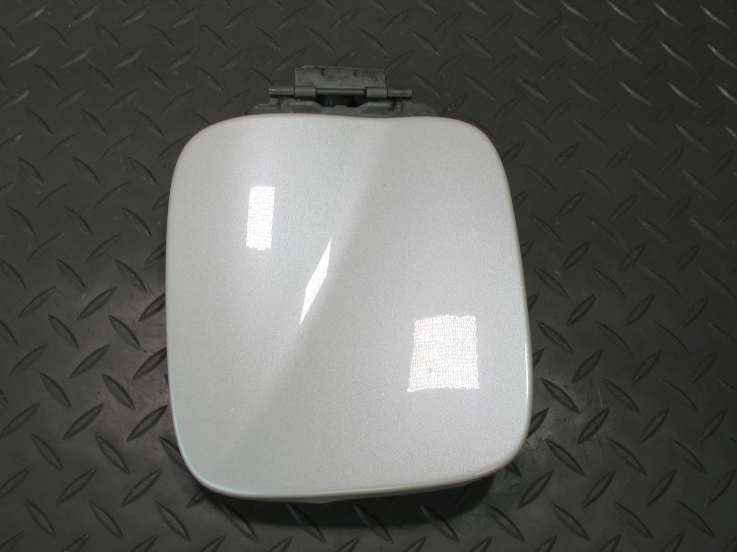 2003-2007 Lexus UZJ100L LX470 Fuel Tank Filler Door Lid Cover w Cap