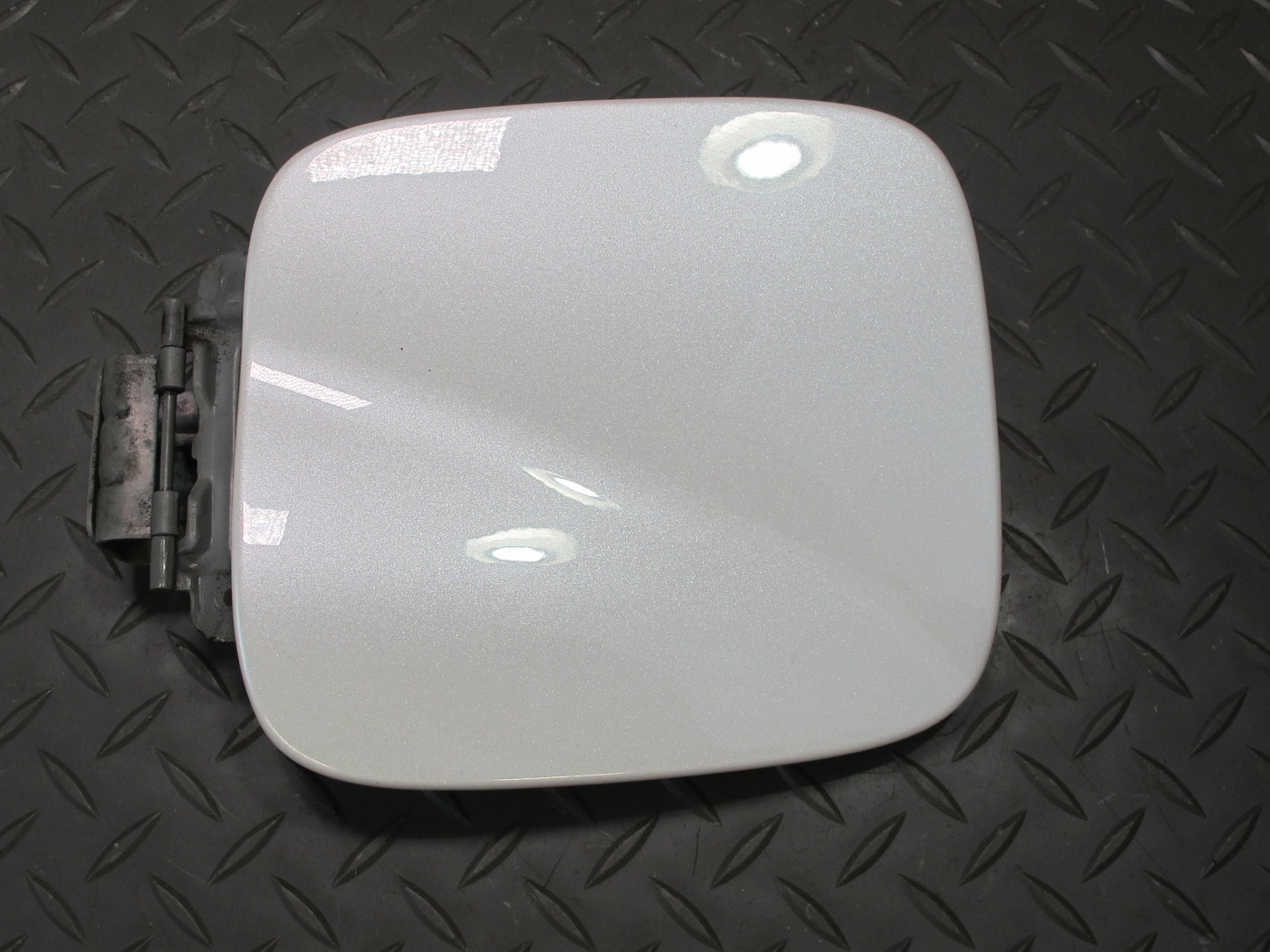 2003-2007 Lexus UZJ100L LX470 Fuel Tank Filler Door Lid Cover w Cap