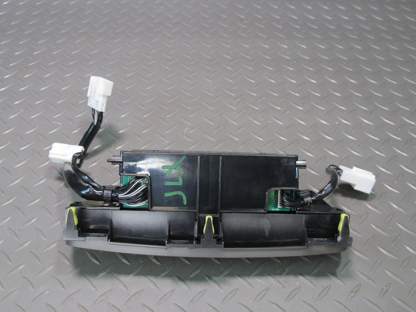 2003-2007 Lexus UZJ100L LX470 Rear Temperature Climate Control Panel 55912-60180