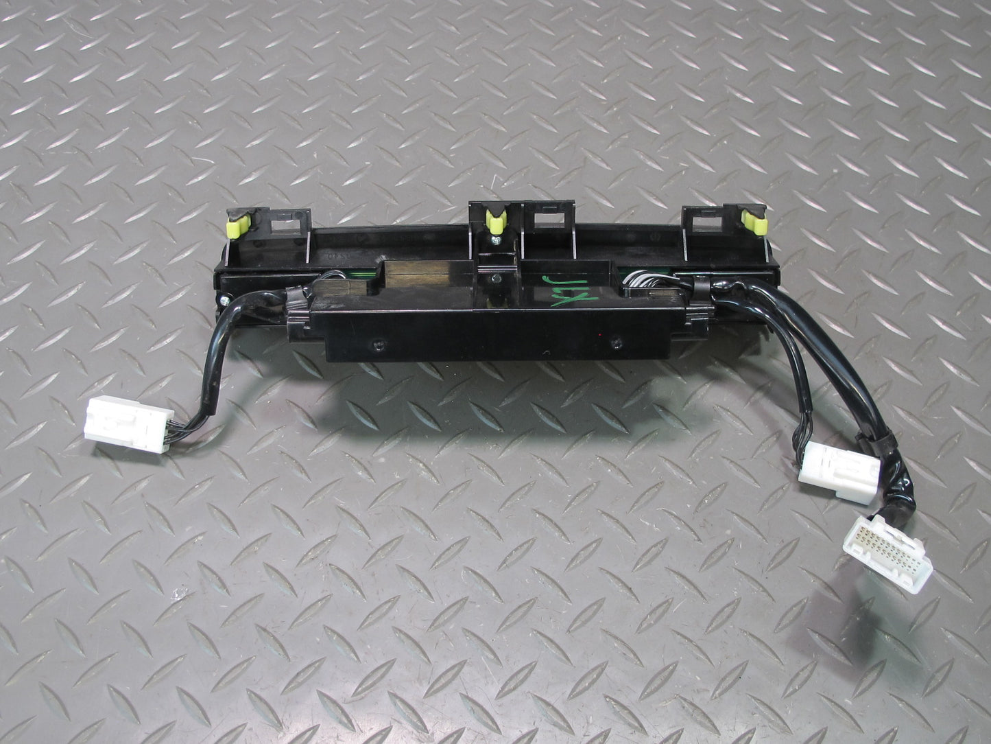 2003-2007 Lexus UZJ100L LX470 Rear Temperature Climate Control Panel 55912-60180