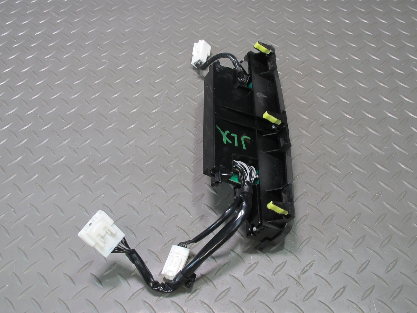 2003-2007 Lexus UZJ100L LX470 Rear Temperature Climate Control Panel 55912-60180