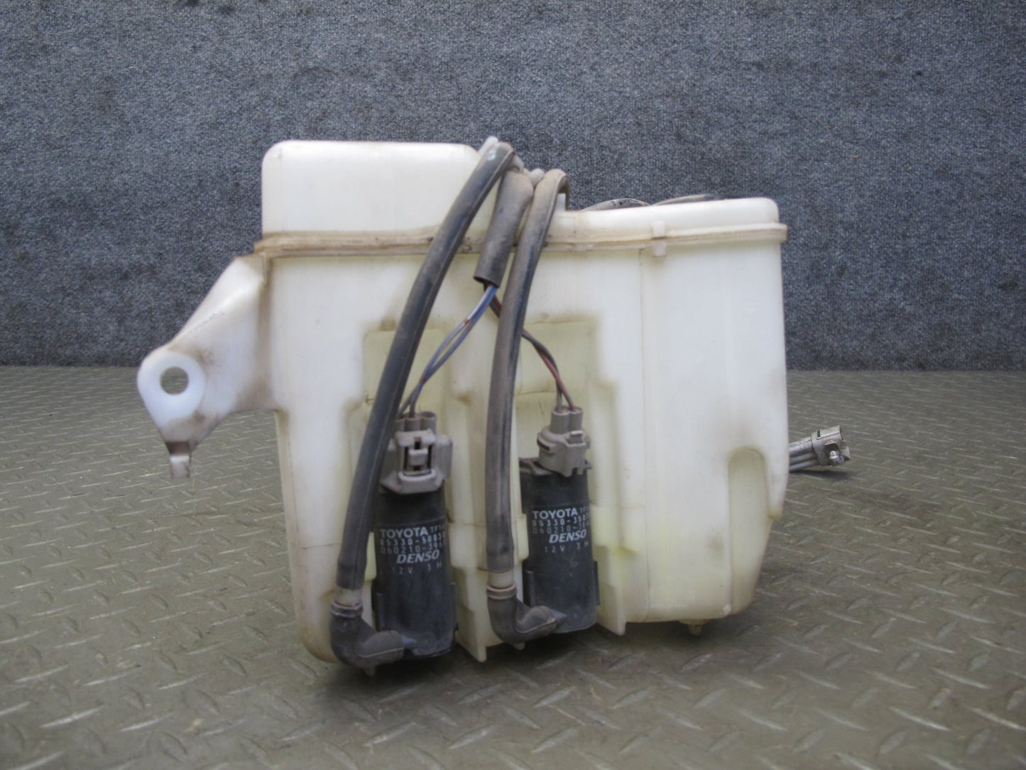 1998-2007 Lexus UZJ100L LX470 Windshield Washer Fluid Reservoir Tank Neck Pump