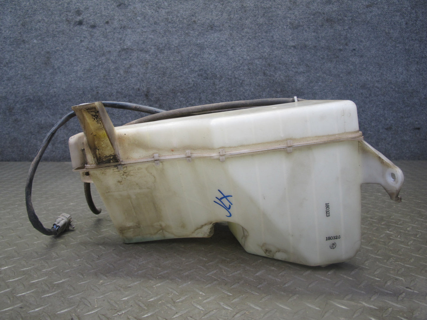 1998-2007 Lexus UZJ100L LX470 Windshield Washer Fluid Reservoir Tank Neck Pump