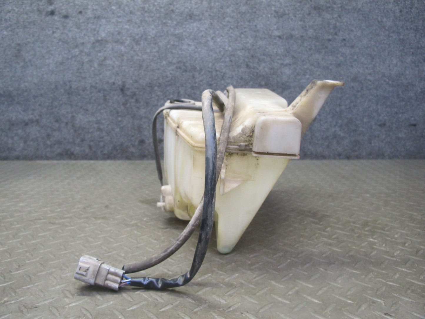 1998-2007 Lexus UZJ100L LX470 Windshield Washer Fluid Reservoir Tank Neck Pump