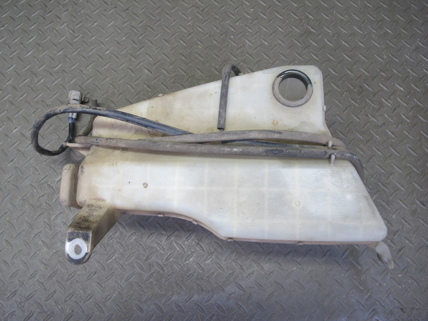 1998-2007 Lexus UZJ100L LX470 Windshield Washer Fluid Reservoir Tank Neck Pump