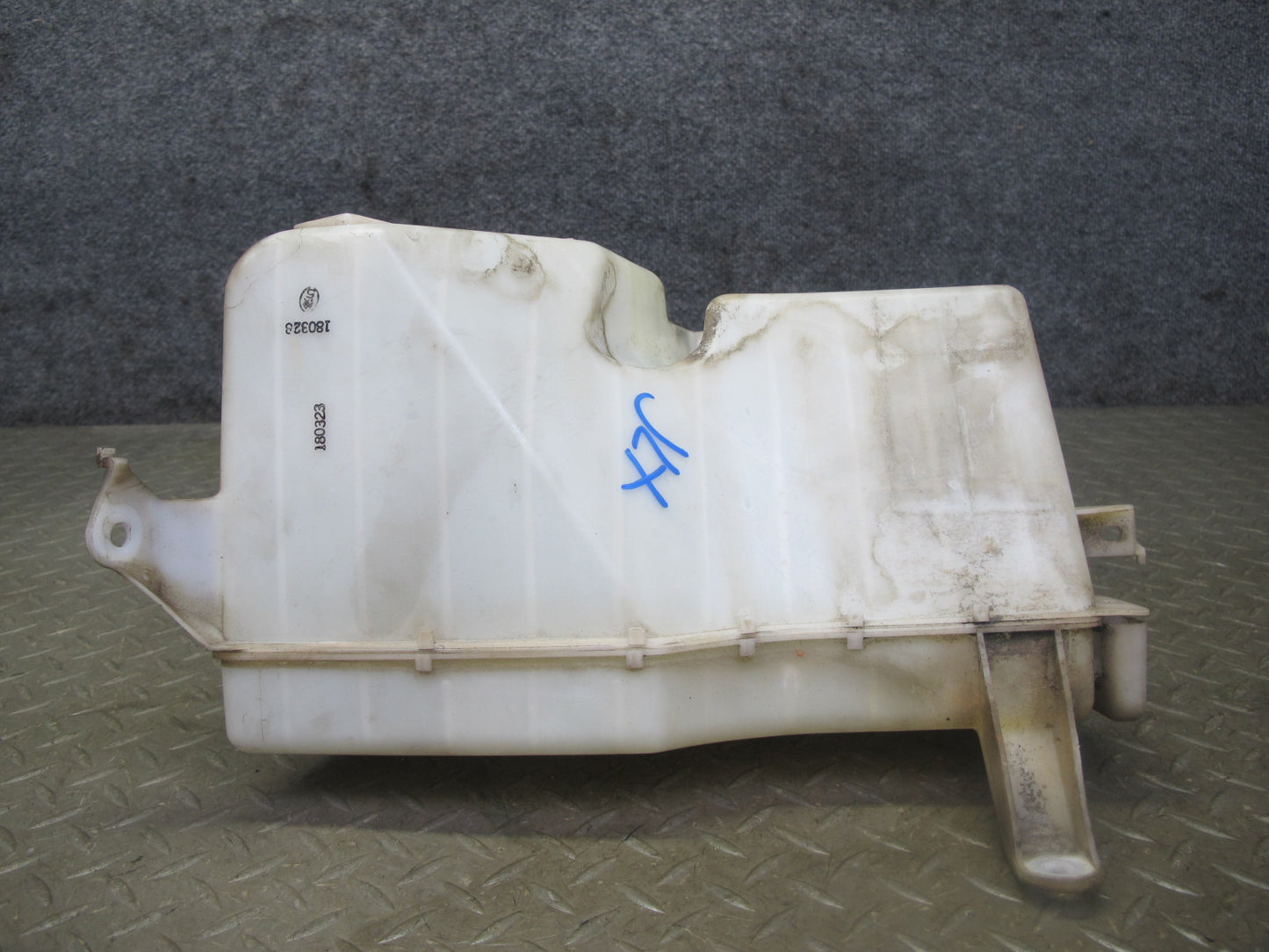 1998-2007 Lexus UZJ100L LX470 Windshield Washer Fluid Reservoir Tank Neck Pump