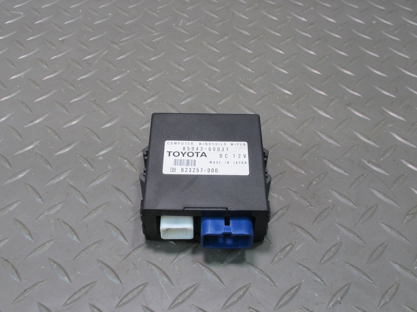 2003-2007 Lexus UZJ100L LX470 Windshield Wiper Control Module 85943-60031