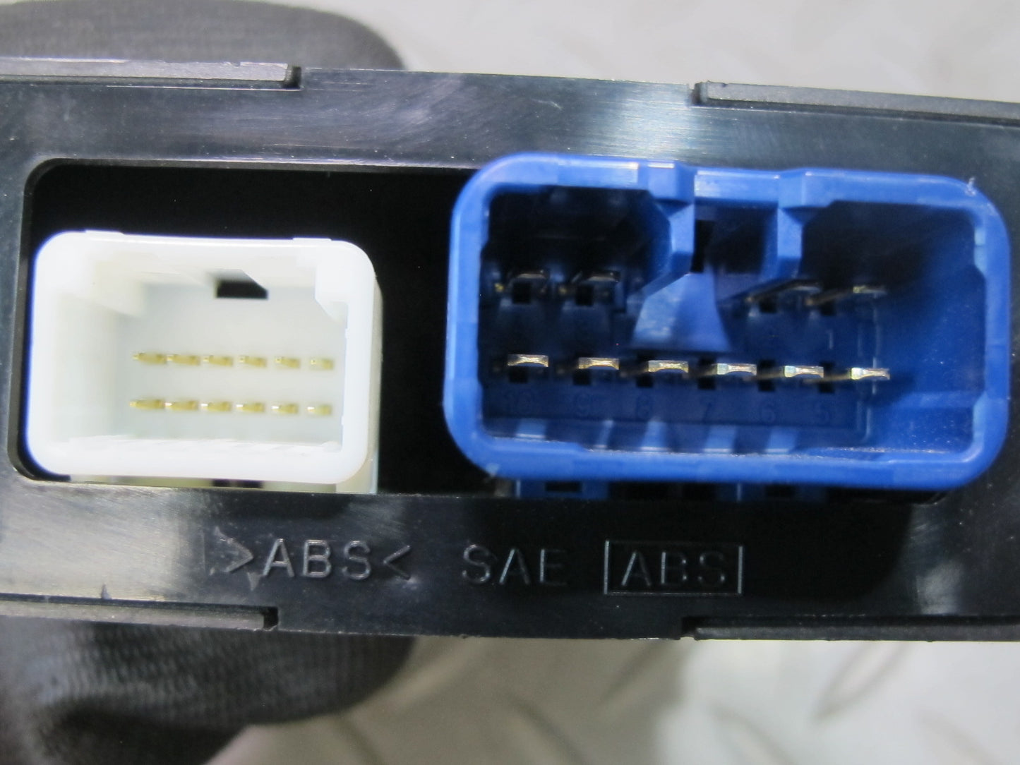 2003-2007 Lexus UZJ100L LX470 Windshield Wiper Control Module 85943-60031