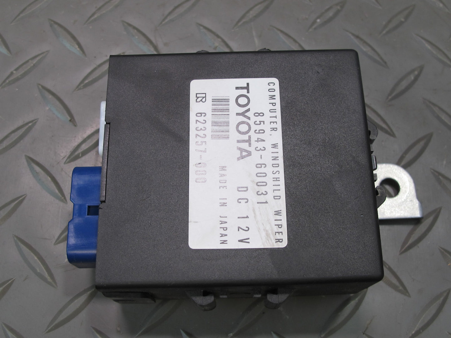 2003-2007 Lexus UZJ100L LX470 Windshield Wiper Control Module 85943-60031