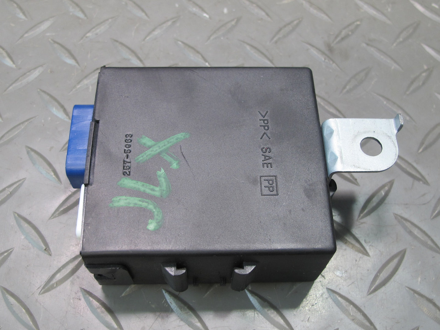 2003-2007 Lexus UZJ100L LX470 Windshield Wiper Control Module 85943-60031