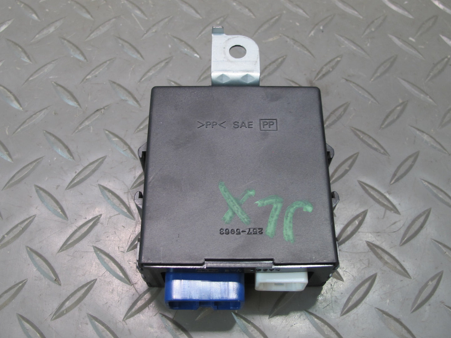 2003-2007 Lexus UZJ100L LX470 Windshield Wiper Control Module 85943-60031