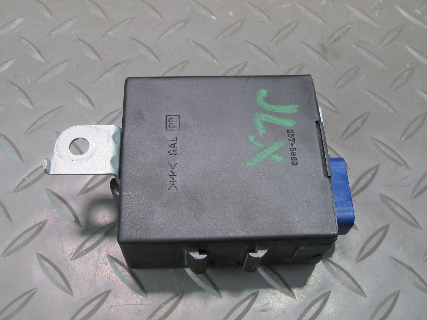 2003-2007 Lexus UZJ100L LX470 Windshield Wiper Control Module 85943-60031