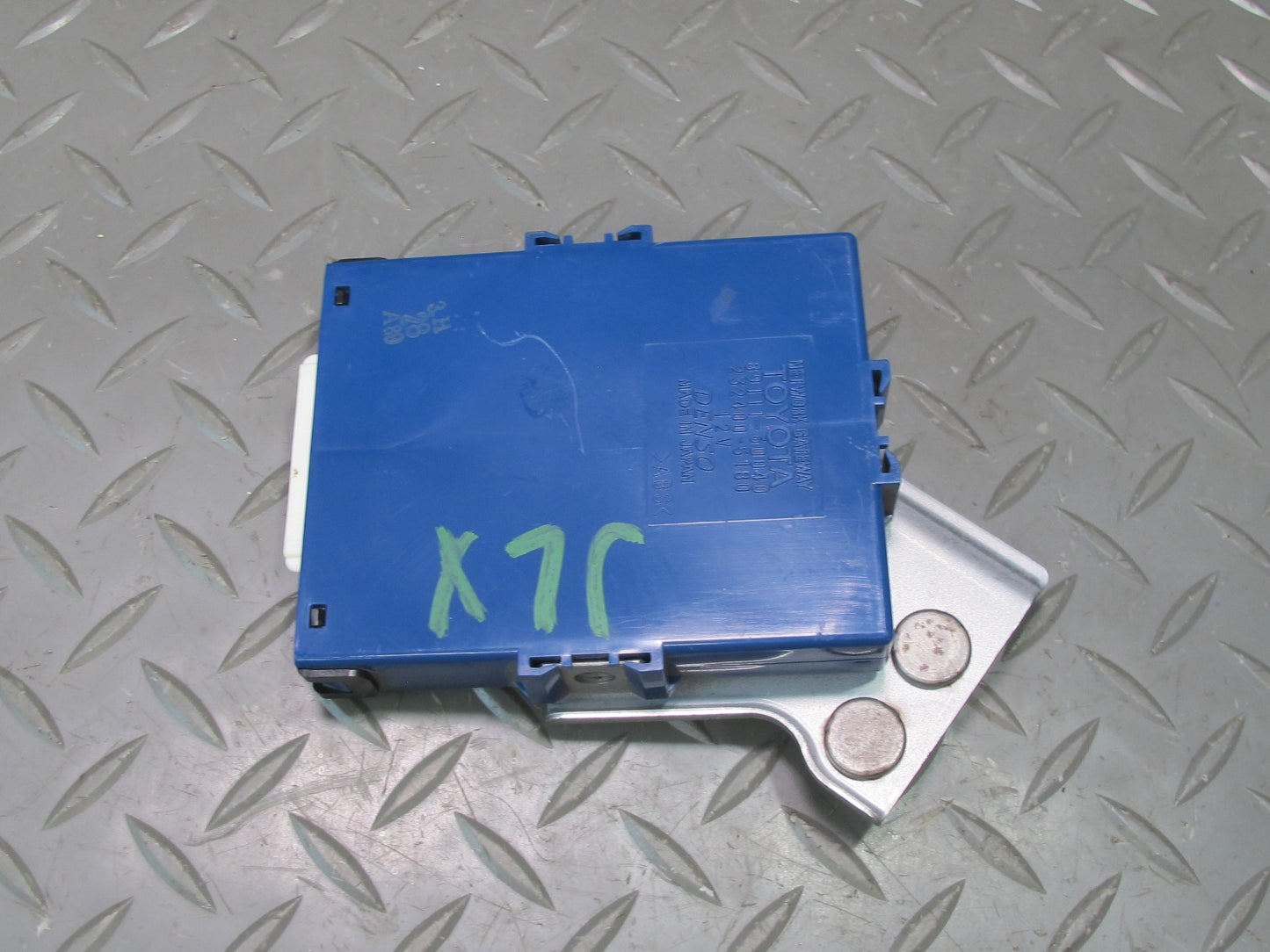 2006-2007 Lexus UZJ100L LX470 Network Gateway Computer Control Module