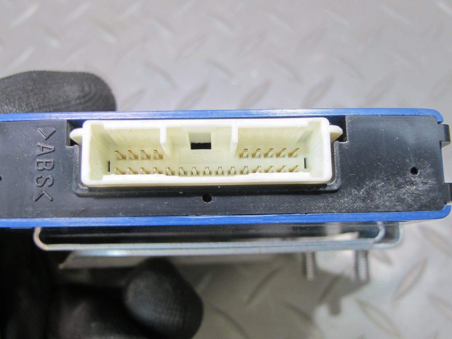 2006-2007 Lexus UZJ100L LX470 Network Gateway Computer Control Module