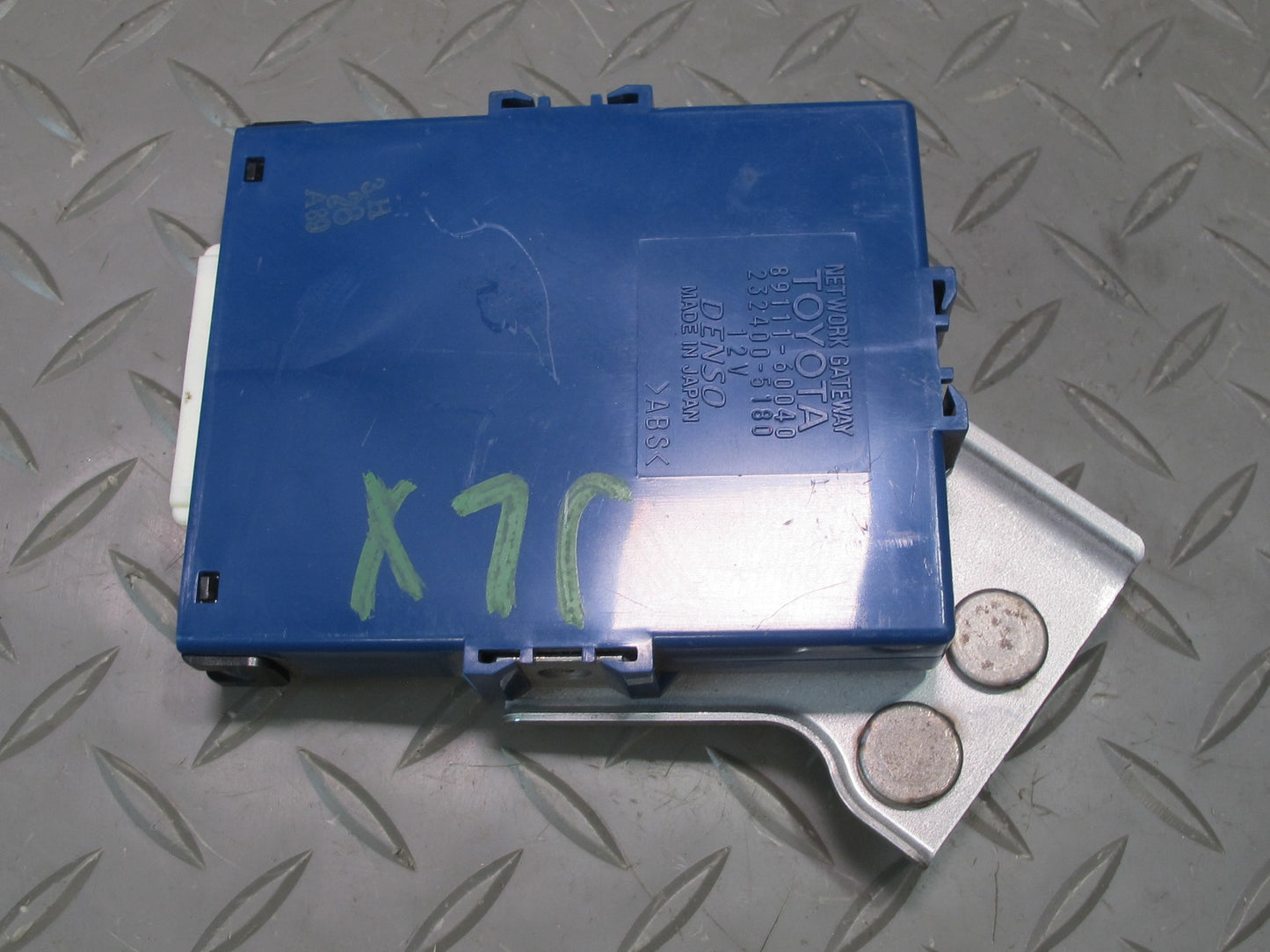 2006-2007 Lexus UZJ100L LX470 Network Gateway Computer Control Module