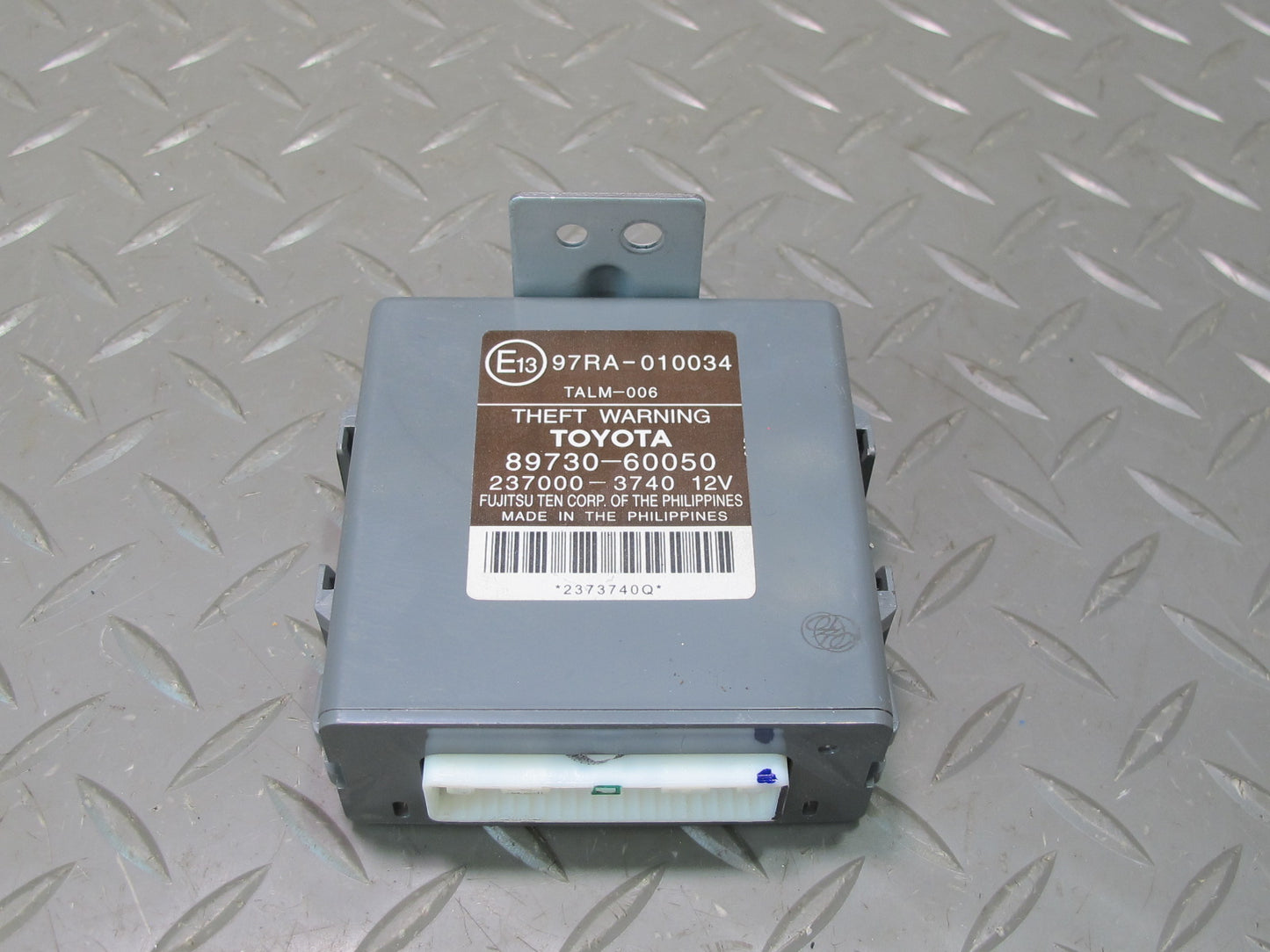 2003-2007 Lexus UZJ100L LX470 Theft Locking Computer Control Module 89730-60050