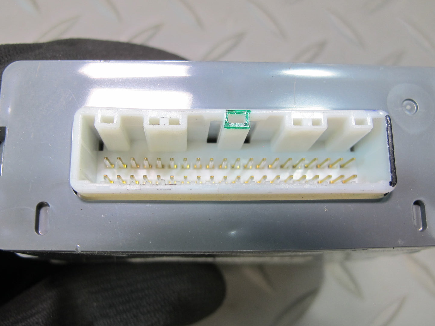2003-2007 Lexus UZJ100L LX470 Theft Locking Computer Control Module 89730-60050