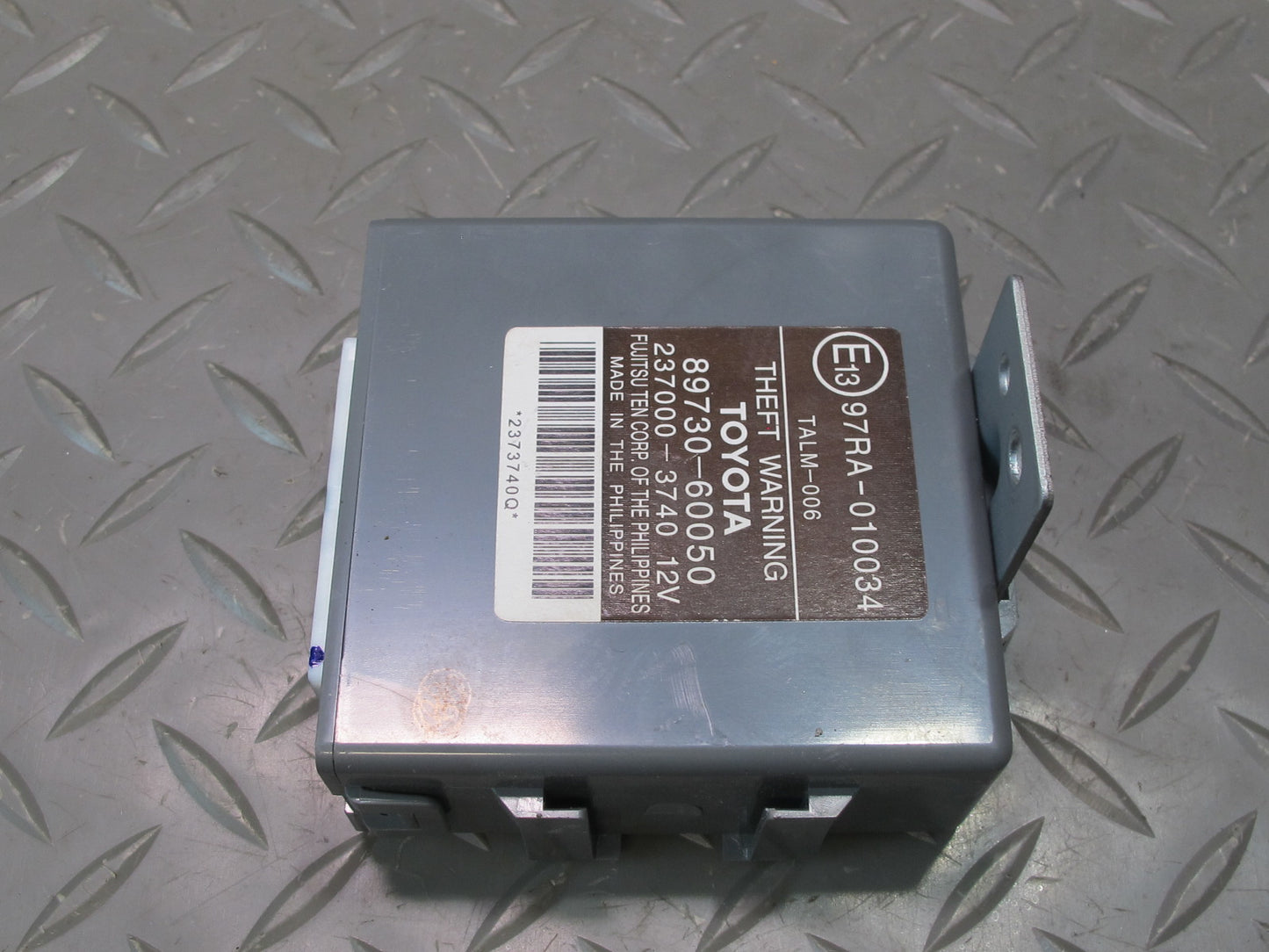 2003-2007 Lexus UZJ100L LX470 Theft Locking Computer Control Module 89730-60050