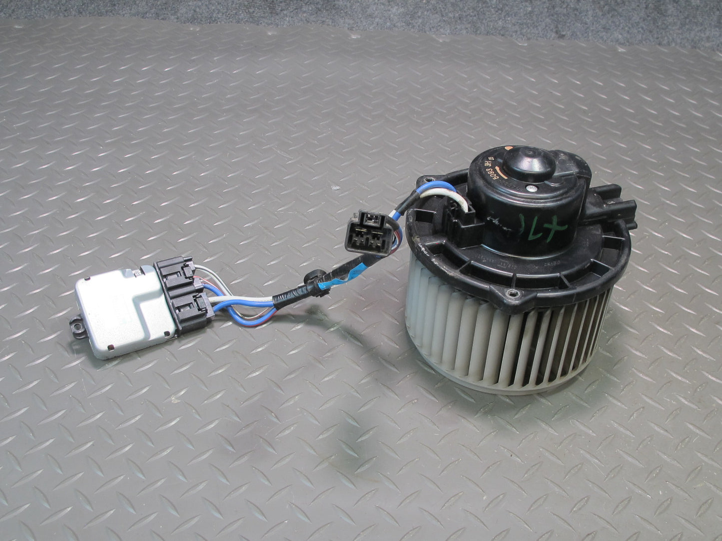 1998-2007 Lexus J100 LX470 A/C Heater Blower Motor Fan w Resistor