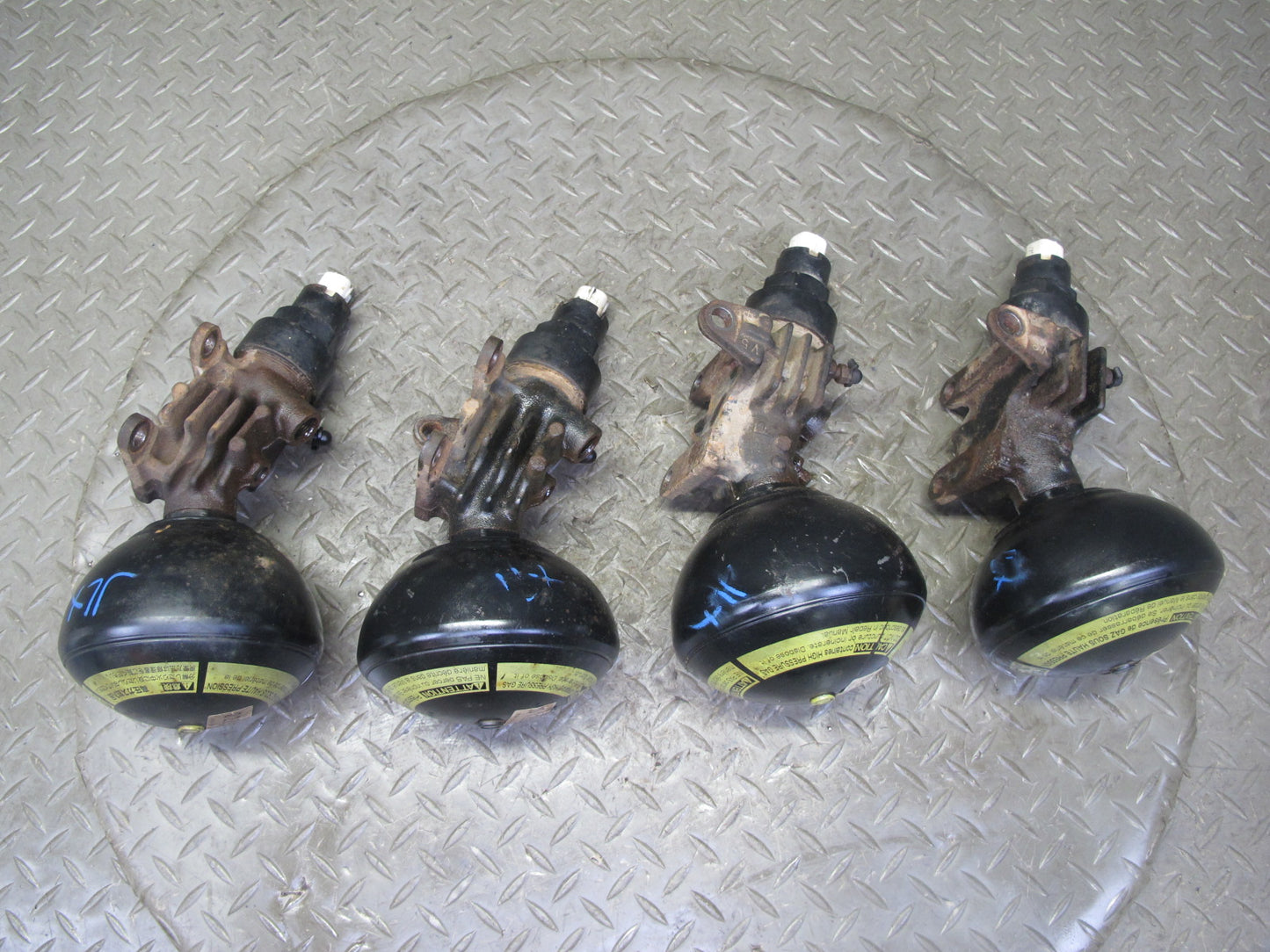 1998-2007 Lexus UZJ100L LX470 Air Suspension Accumulator Valve Set of 4
