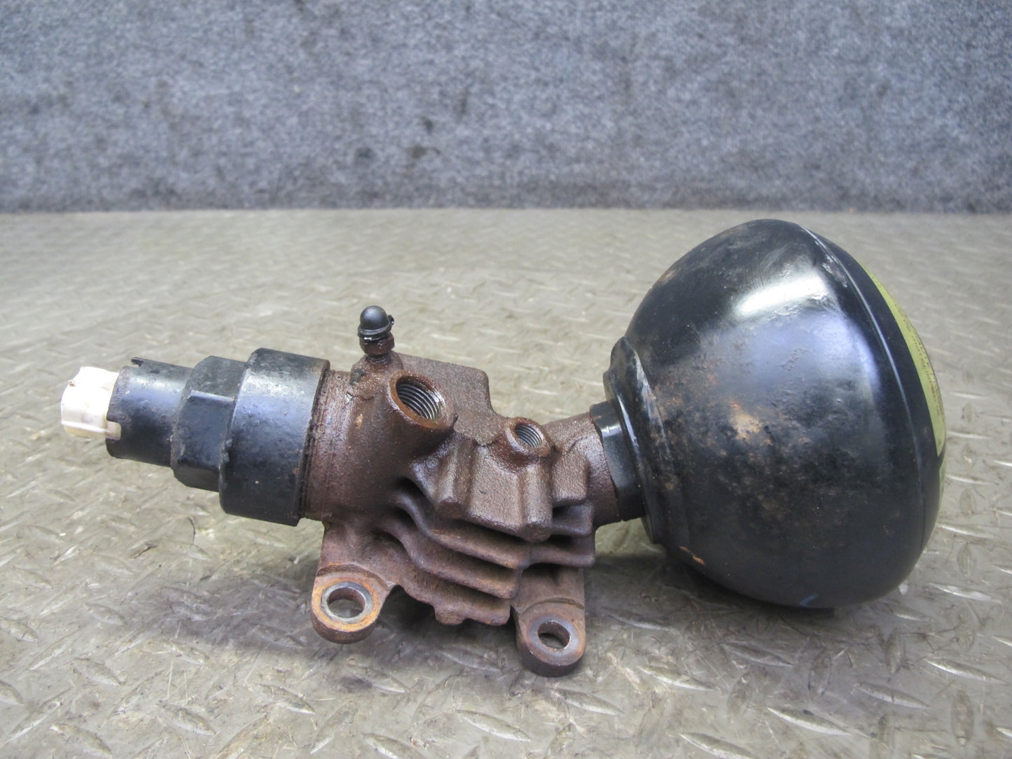 1998-2007 Lexus UZJ100L LX470 Air Suspension Accumulator Valve Set of 4