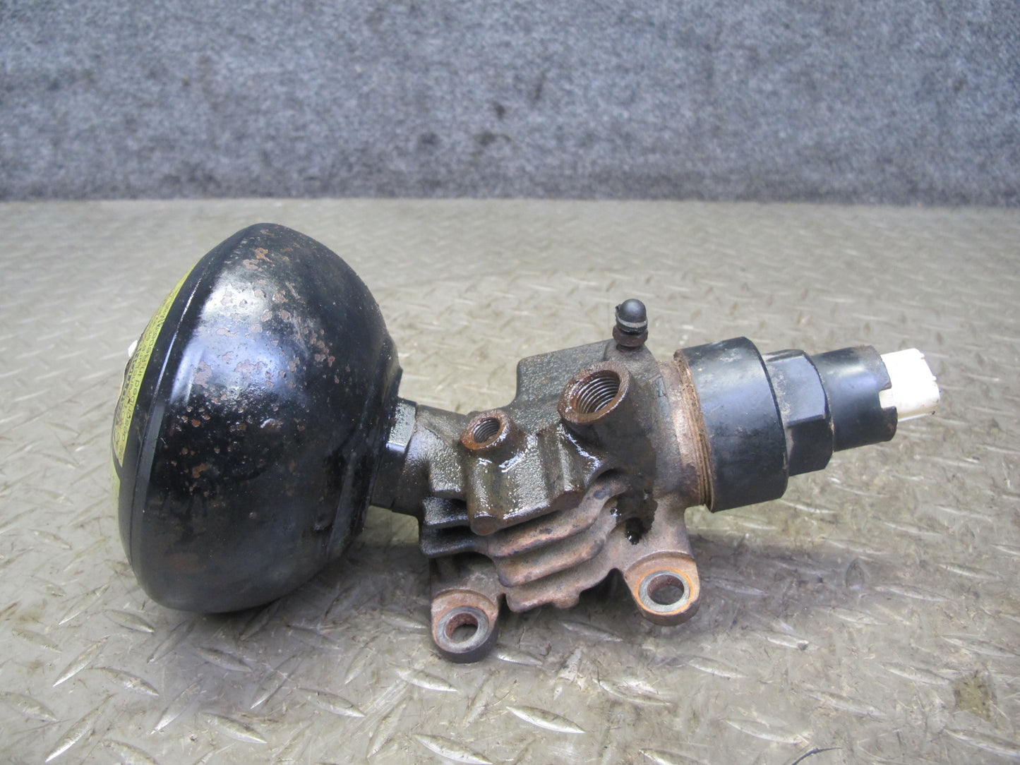 1998-2007 Lexus UZJ100L LX470 Air Suspension Accumulator Valve Set of 4