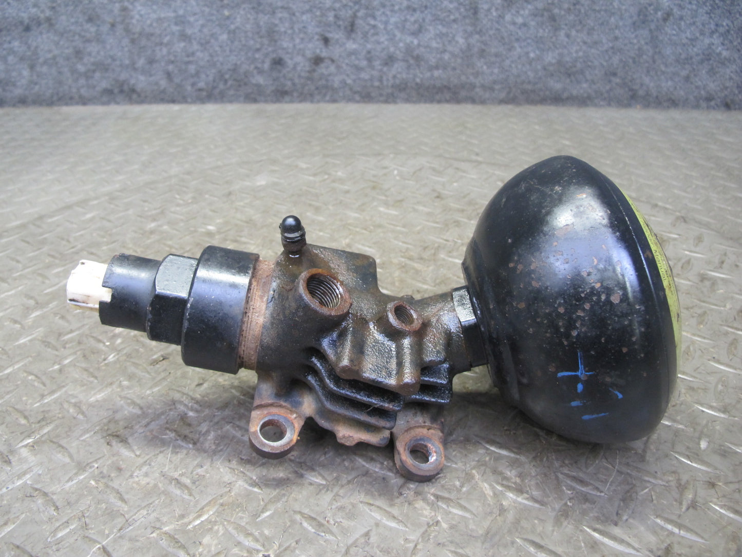 1998-2007 Lexus UZJ100L LX470 Air Suspension Accumulator Valve Set of 4