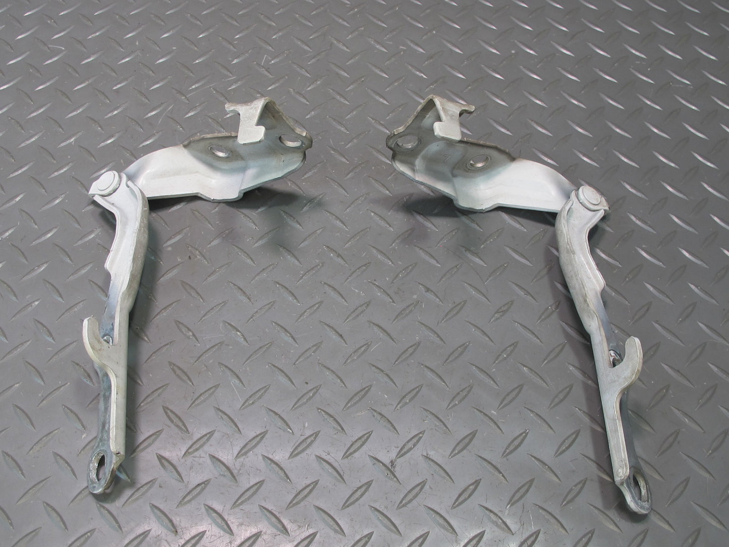 1998-2007 Lexus UZJ100L LX470 Front Left & Right Hood Hinge Set of 2