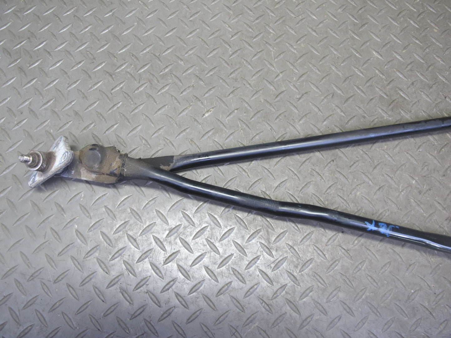 98-07 Lexus UZJ100L LX470 Front Windshield Wiper Transmission Linkage w Motor