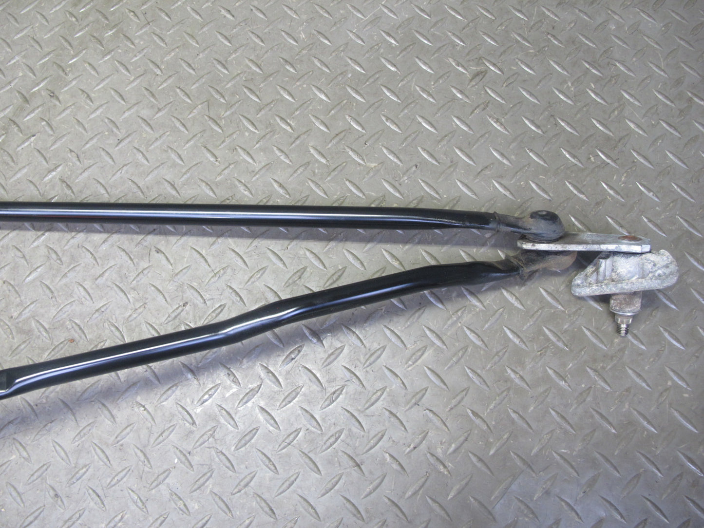 98-07 Lexus UZJ100L LX470 Front Windshield Wiper Transmission Linkage w Motor