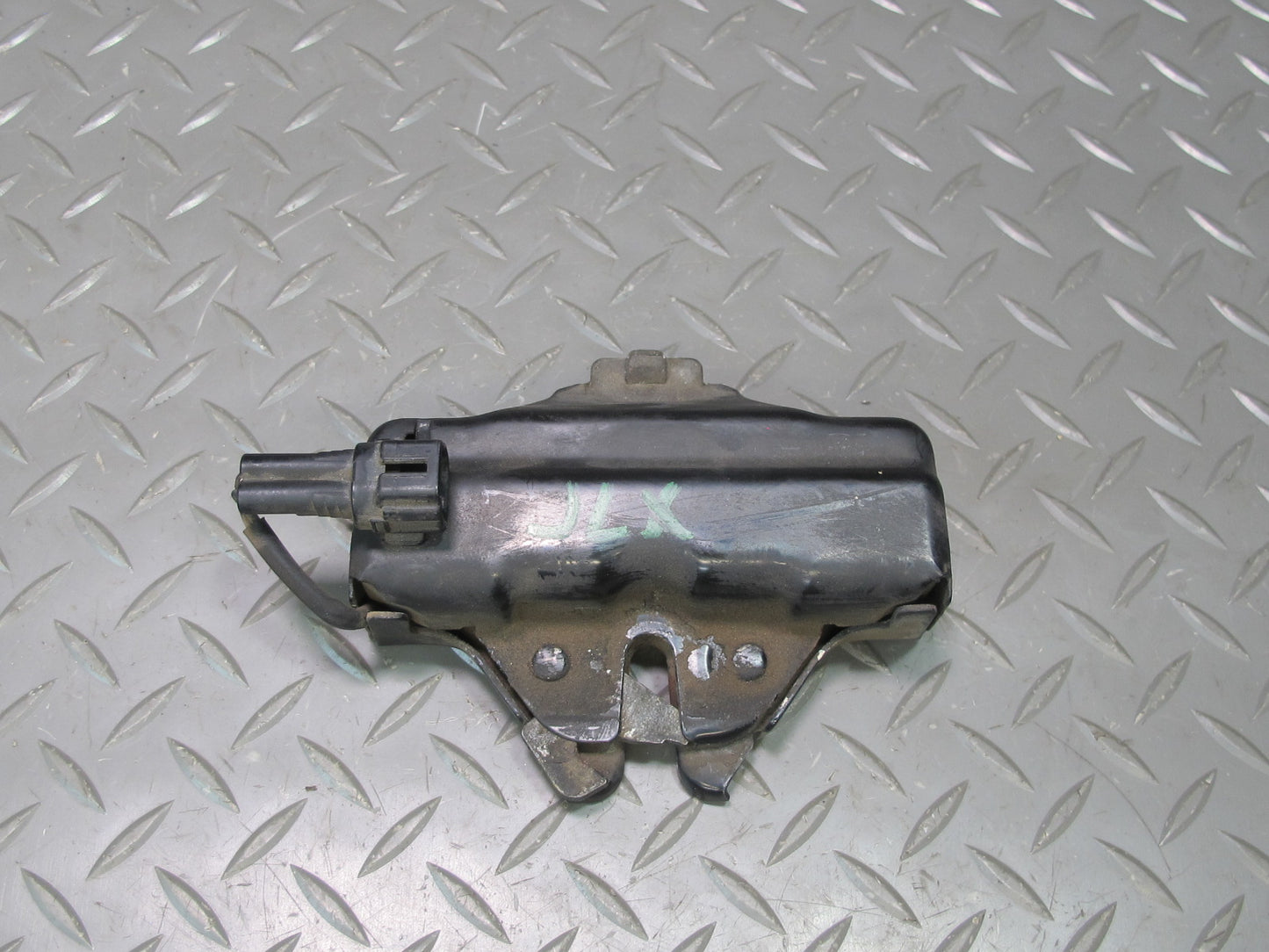 1998-2007 Lexus UZJ100L LX470 Front Hood Lock Latch