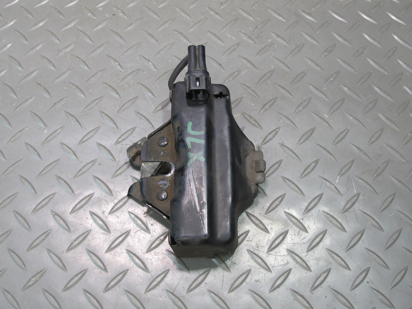 1998-2007 Lexus UZJ100L LX470 Front Hood Lock Latch