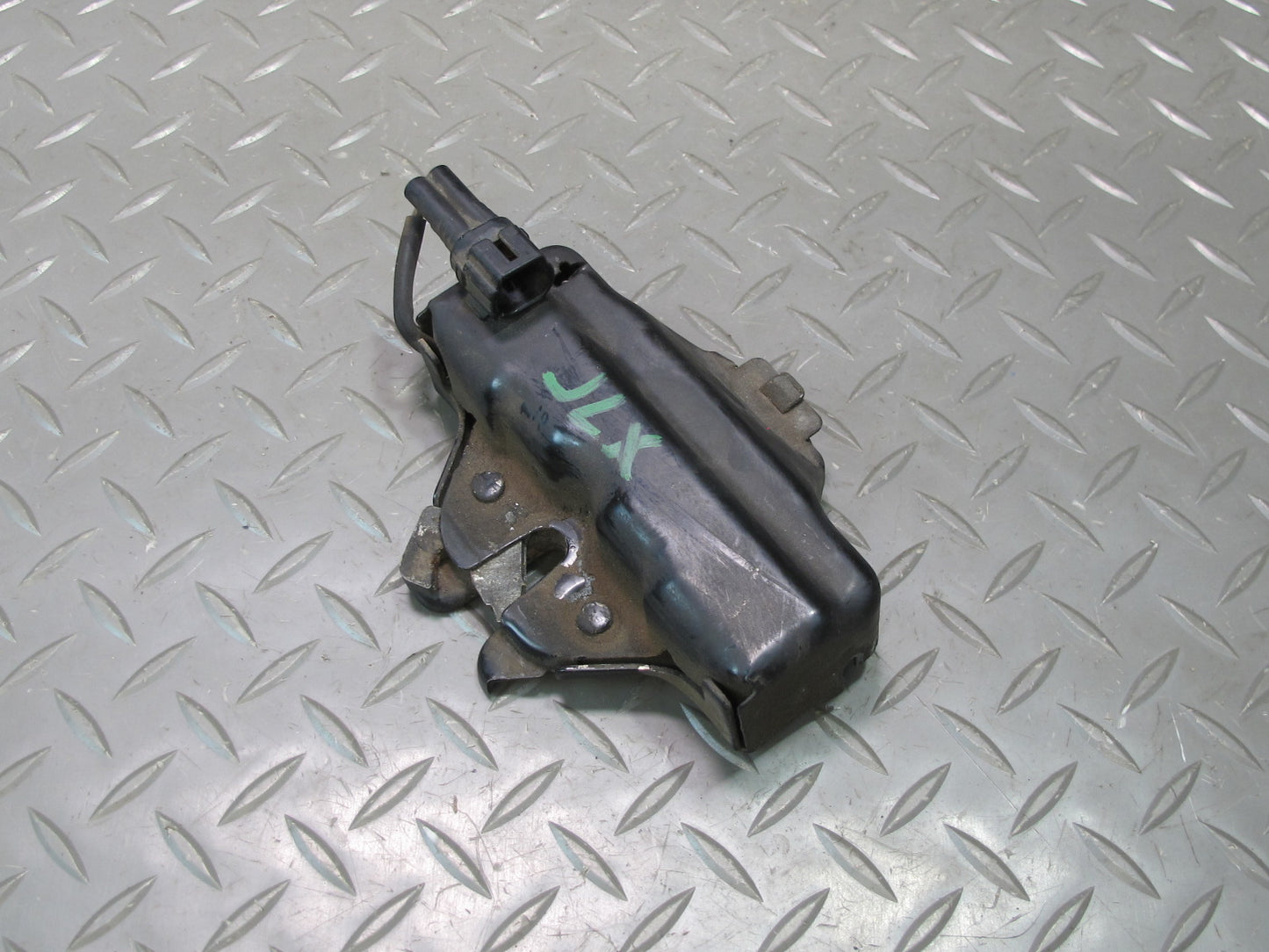 1998-2007 Lexus UZJ100L LX470 Front Hood Lock Latch