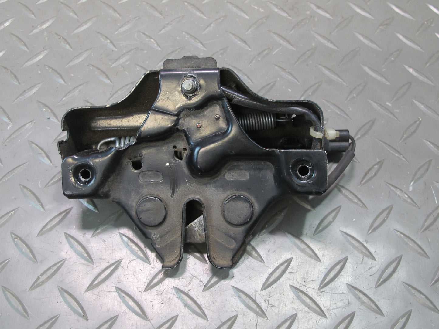 1998-2007 Lexus UZJ100L LX470 Front Hood Lock Latch