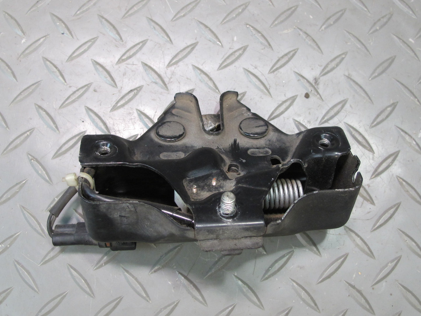 1998-2007 Lexus UZJ100L LX470 Front Hood Lock Latch