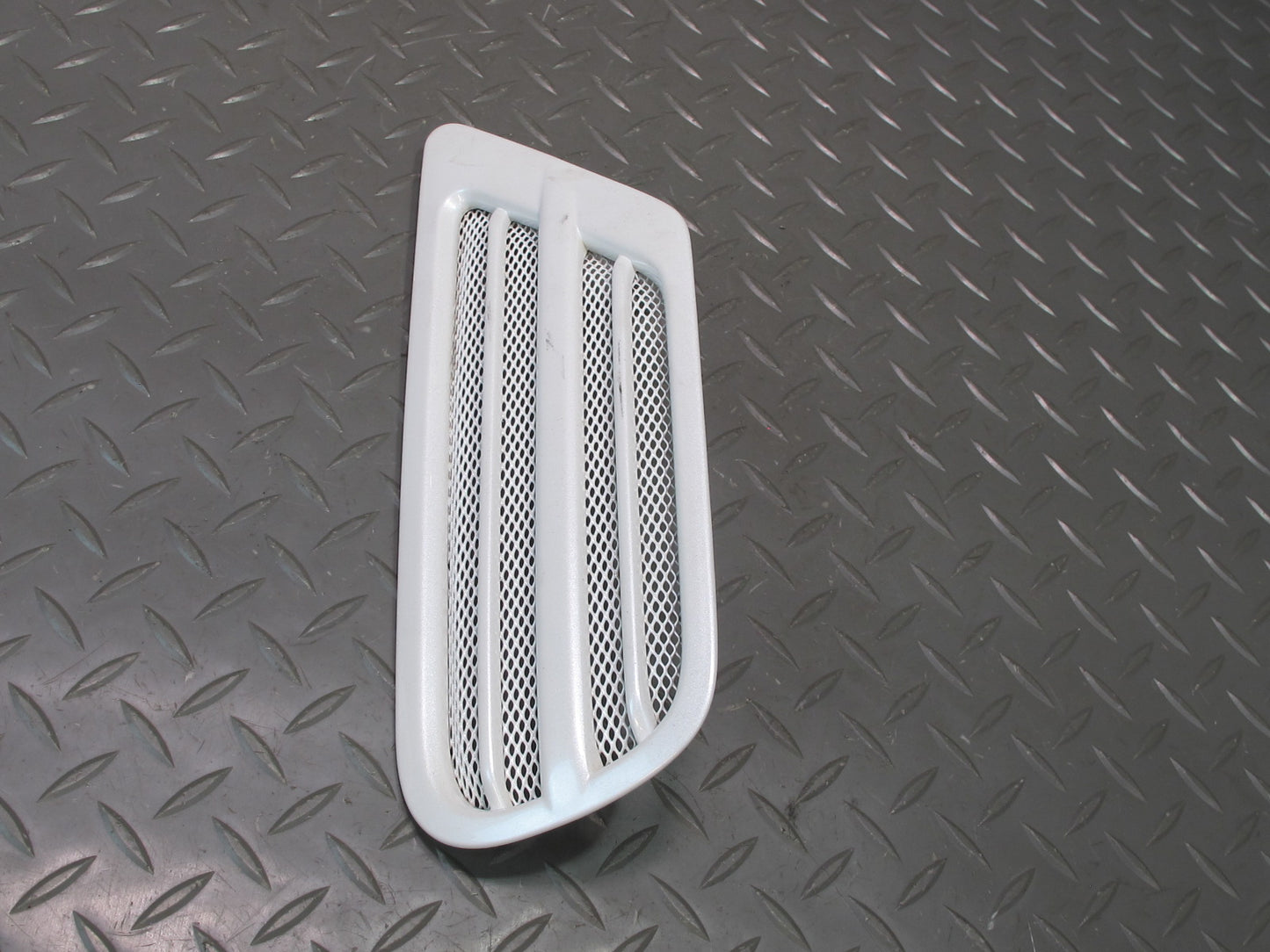 1998-2007 Lexus UZJ100L LX470 Rear Left Right Quarter Vent Trim Grille White Set