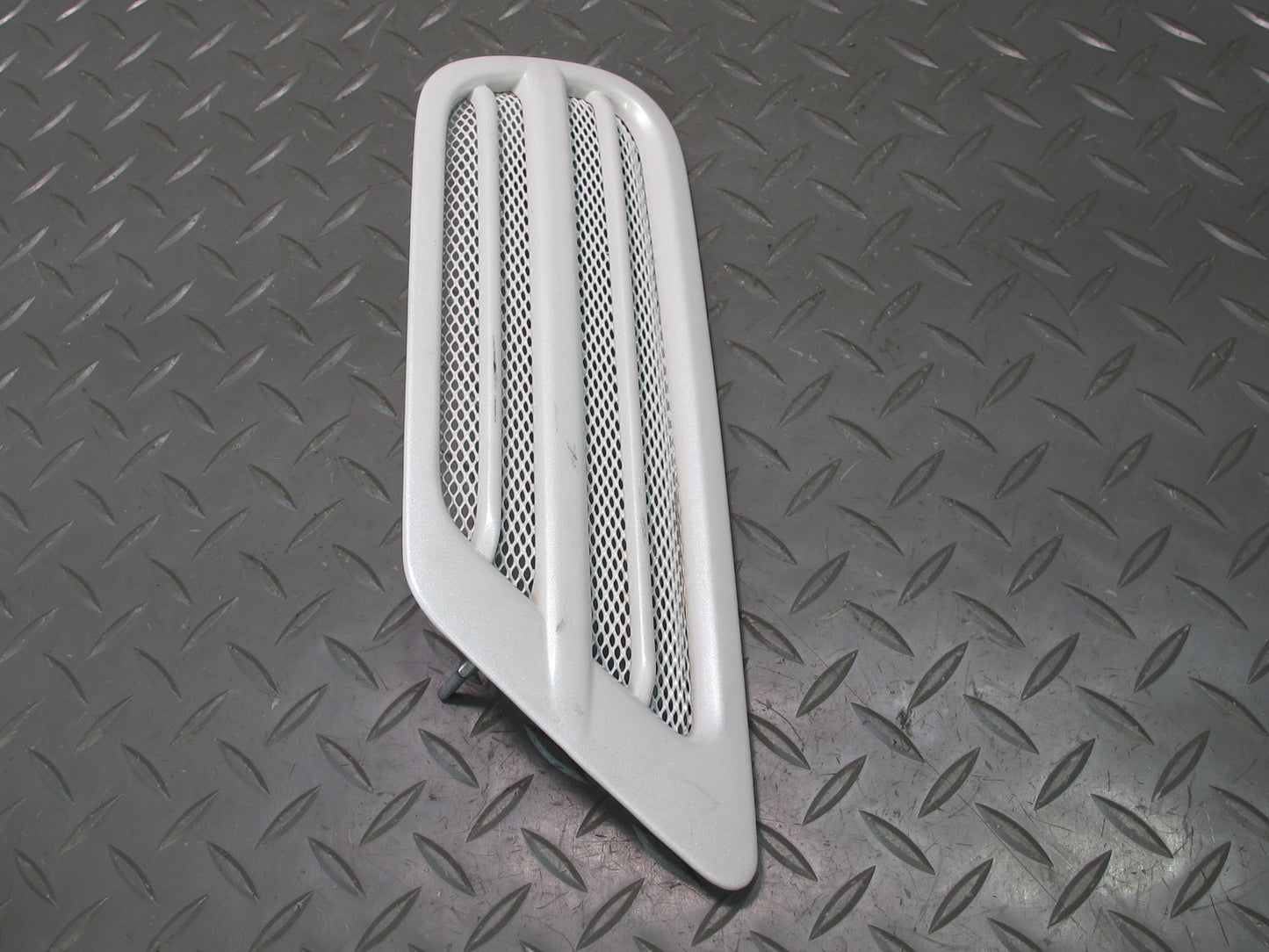 1998-2007 Lexus UZJ100L LX470 Rear Left Right Quarter Vent Trim Grille White Set