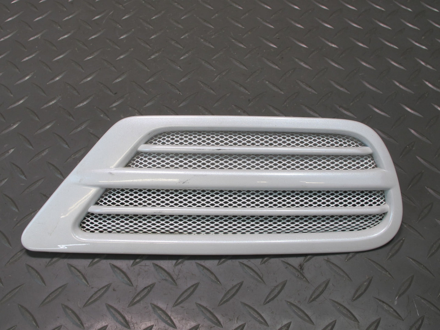 1998-2007 Lexus UZJ100L LX470 Rear Left Right Quarter Vent Trim Grille White Set